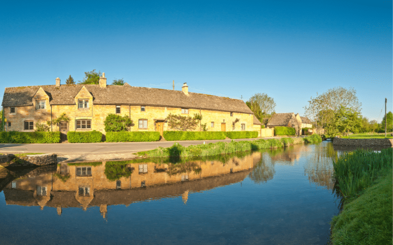 Best Places to Paddle Board in Cotswold Water Park, UK
